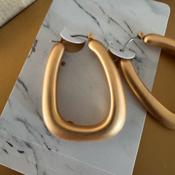 Matte finish rectangle puffy lightweight earrings - Picture 3 of 5